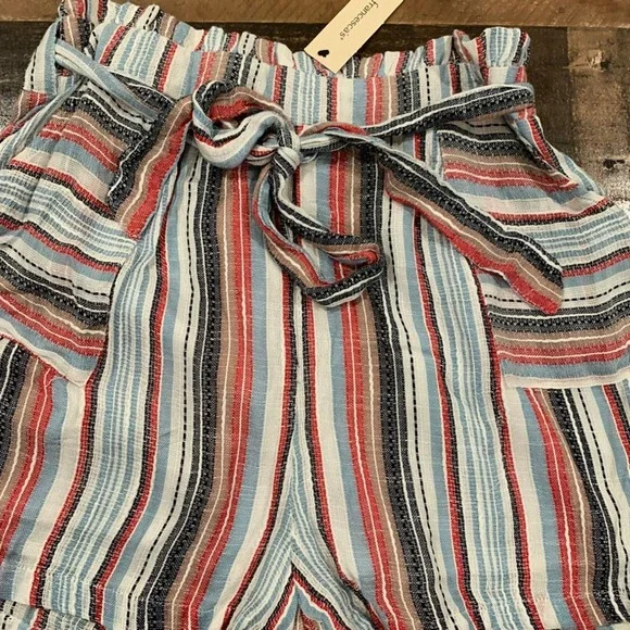 Francesca’s Paper-bag Stripped Shorts Size L - Picture 4 of 8
